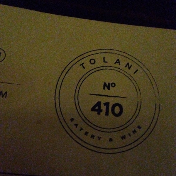 Foto tirada no(a) Tolani Wine Restaurant por Chris C. em 12/13/2014
