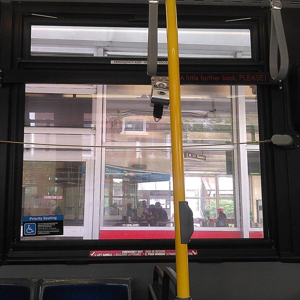 Greenwood Subway Station Toronto에서 지하철역일