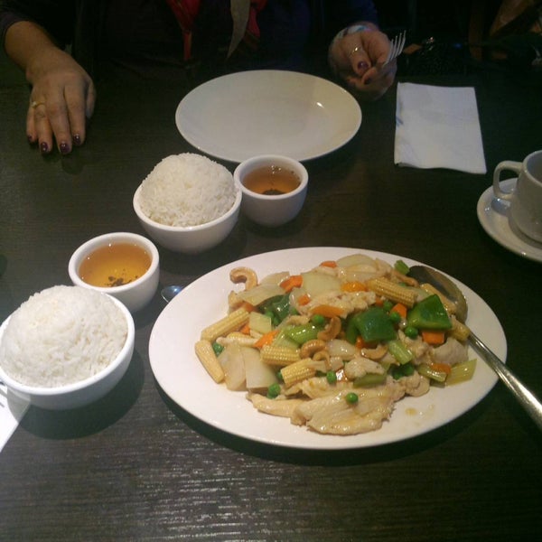 Снимок сделан в Hong Shing Chinese Restaurant пользователем Teddy M. 3/9/2016