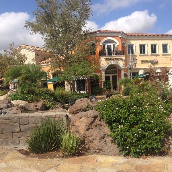 Photo taken at The Commons at Calabasas by Frozen on 9/3/2015