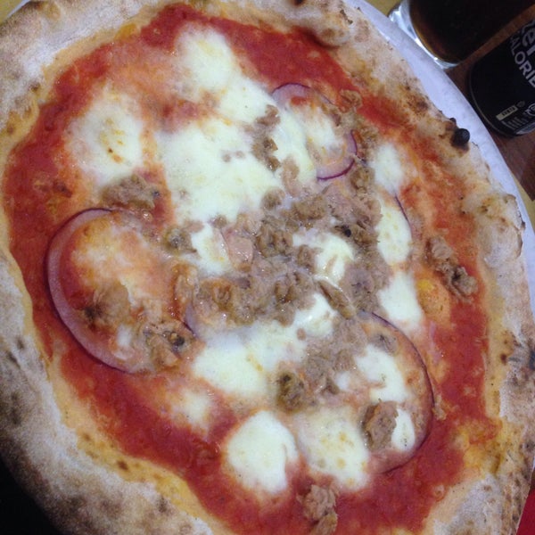 Photo taken at Pizzeria O&#39; Vesuvio Napoletana Forno Legna by Frozen on 11/13/2016
