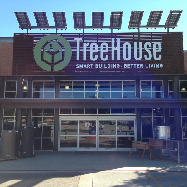 Foto tomada en TreeHouse  por 3 Or Less Productions el 10/22/2013