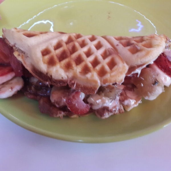 Photo taken at Little Waffle House / Waffleinlove by Emre A. on 11/13/2013
