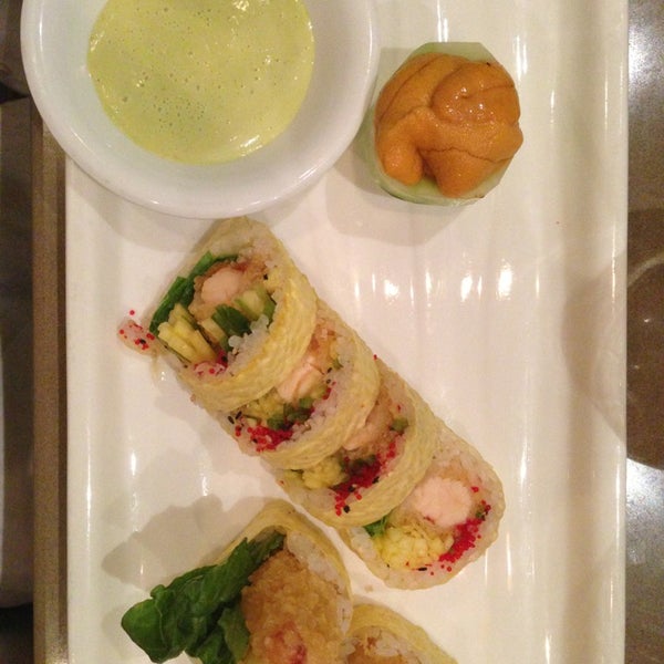 Photo prise au Kira Asian Bistro &amp; Sushi par Colette J. le7/21/2013