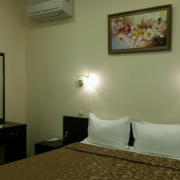 Отель астер ульяновск. Астер ульяновск гостиница. Империал клаб делюкс александровская ул. Ульяновск гостиница гранд. Ульяновск отели 5 звезд.