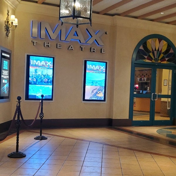 รูปภาพถ่ายที่ IMAX Theatre at Tropicana Casino &amp; Resort โดย Tyree S. เมื่อ 6/1/2022