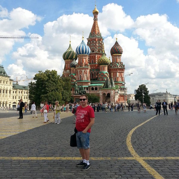 Foto diambil di Restaurant &quot;Red Square, 1&quot; oleh Vladimir V. pada 7/29/2015