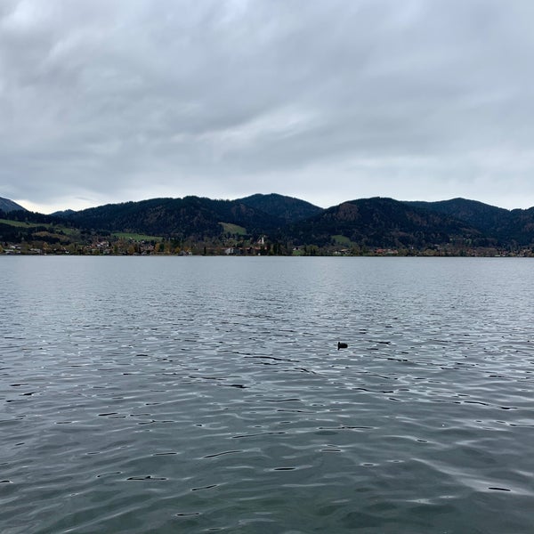 Foto tirada no(a) Tegernsee por Mark em 11/3/2019