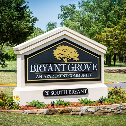 Foto tirada no(a) Bryant Grove - An Apartment Community por Robert B. em 6/24/2014