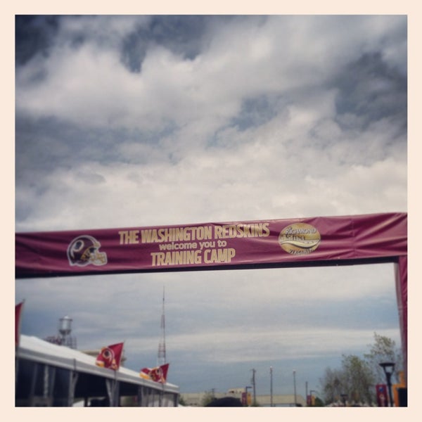 Foto scattata a Bon Secours Washington Redskins Training Center da Sara W. il 7/30/2013