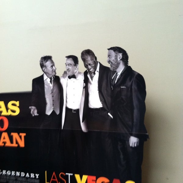 Foto di Regal Solomon Pond Marlborough, MA