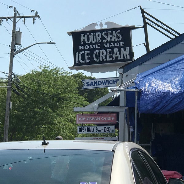 7/1/2018 tarihinde AElias A.ziyaretçi tarafından Four Seas Ice Cream'de çekilen fotoğraf
