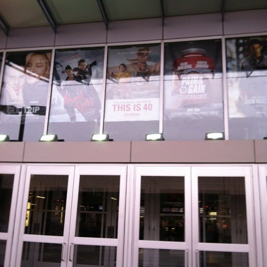 Foto di Regal Solomon Pond Marlborough, MA