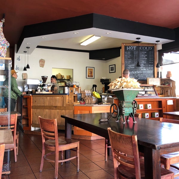 4/28/2018 tarihinde Julie 🍟 H.ziyaretçi tarafından Antigua Coffee House'de çekilen fotoğraf
