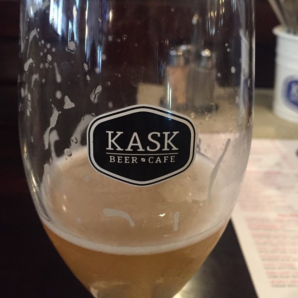 Foto scattata a Kask Beer Cafe da Ekaterina S. il 5/20/2016