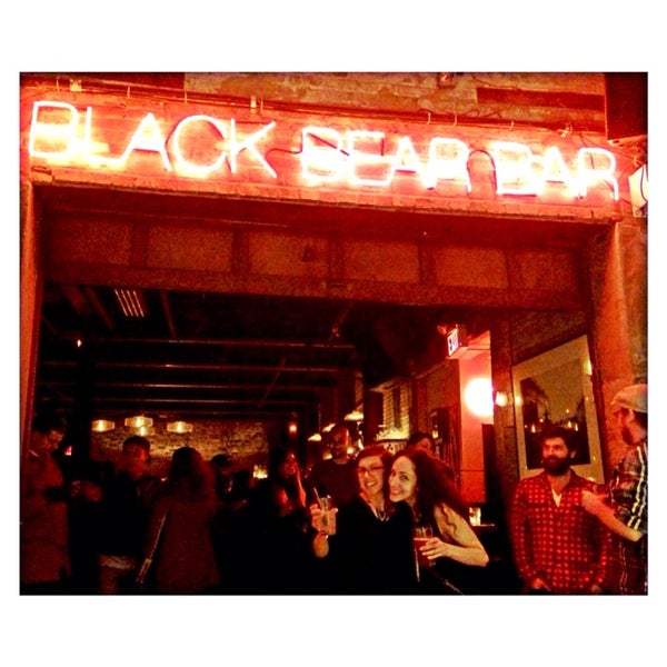 Foto scattata a Black Bear Bar da Darshan G. il 2/22/2014