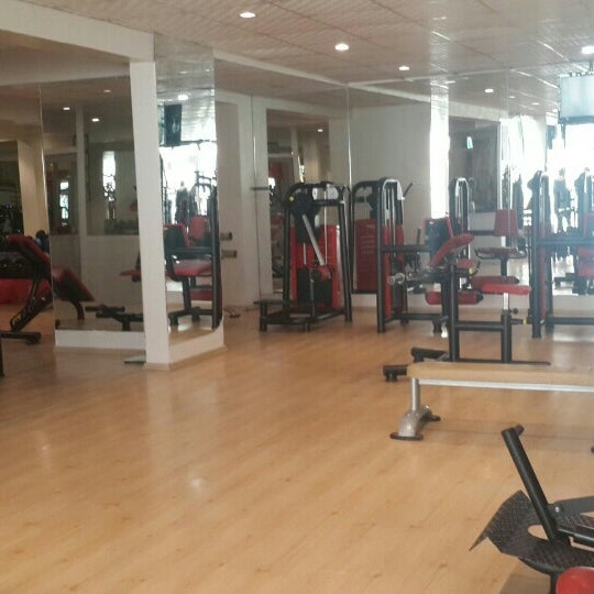 Муравей фитнес. Варежки 2 фитнес центр.