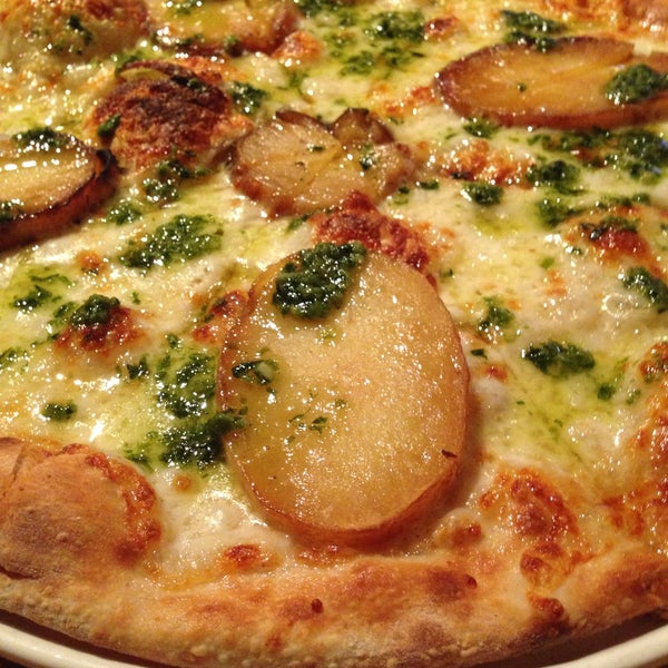 Снимок сделан в PepperJam Gourmet Pizza пользователем Demet 1/17/2015