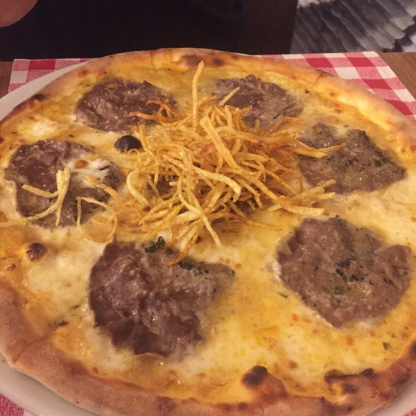 Foto tomada en Etna Pizzeria  por Demet el 10/20/2018