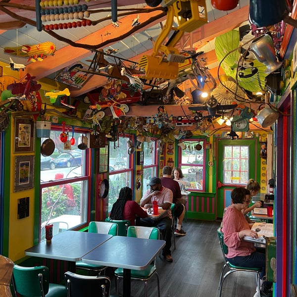 Foto tirada no(a) Papermoon Diner por Ben W. em 8/4/2021