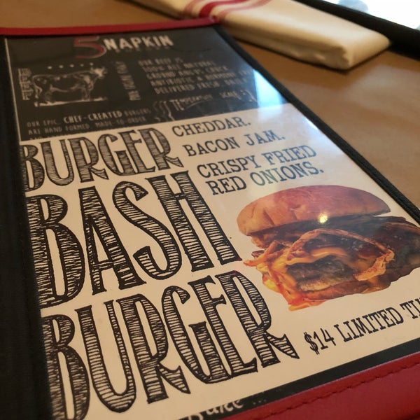 Foto scattata a 5 Napkin Burger da Ben W. il 10/2/2018