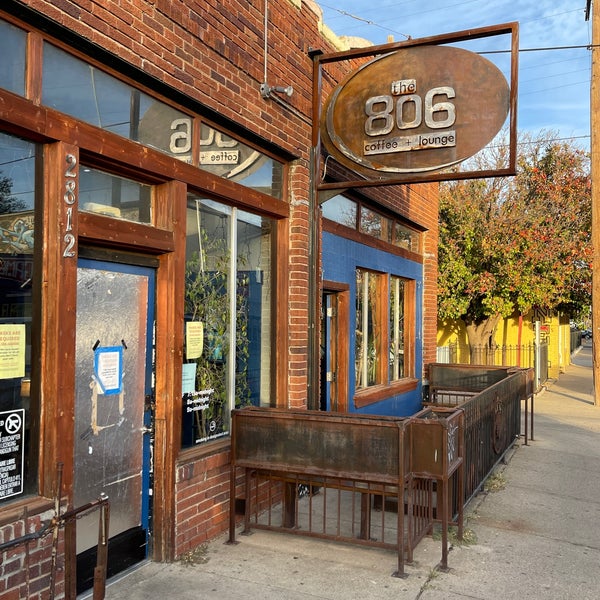 Foto tirada no(a) The 806 Coffee + Lounge por Ben W. em 11/19/2021