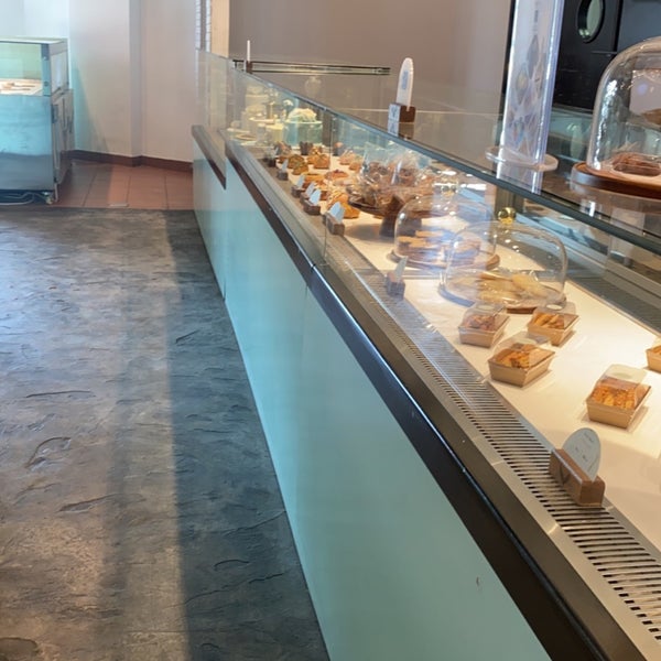 Foto tomada en LOS PRIMOS Bakery &amp; Cafe  por NA el 10/19/2022