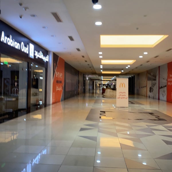 รูปภาพถ่ายที่ Sahara Mall โดย NA เมื่อ 2/13/2023
