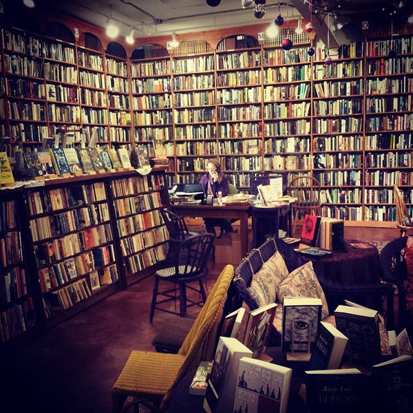 Photo taken at Loganberry Books by Seohee C. on 12/4/2014
