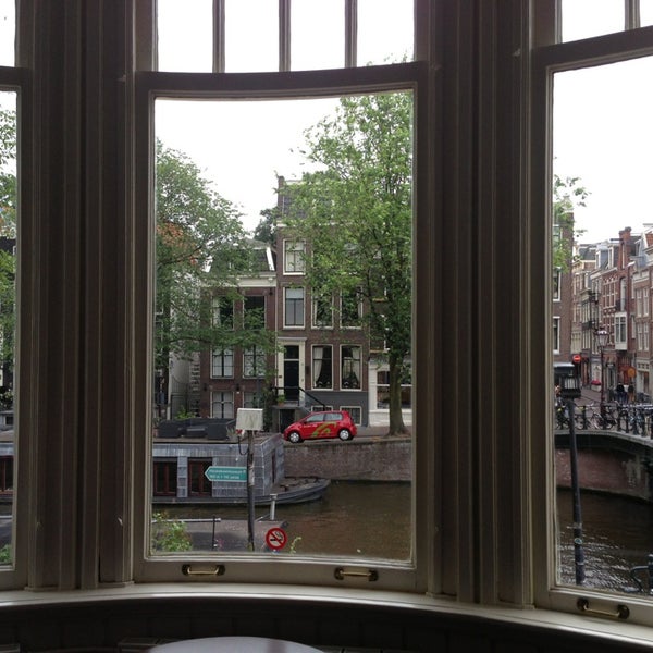 Perfect location! You can wake up in the morning and see the best view ever: the Prinsengracht canal. In the heart of the Jordaan, many restaurants, bars... Lovely rooms. Watch out: Amsterdam stairs!