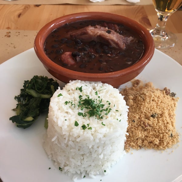 Lo mejor restaurante brasileño de Barcelona. Domingo hay feijoada. Simplesmente igual que la de Brasil! Me encanta!