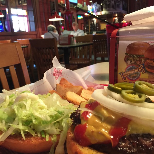 Photo taken at Fuddruckers by Thamer A. on 10/2/2015