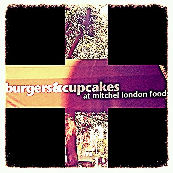 Lunch w/ Burgers and Cupcakes ;)
