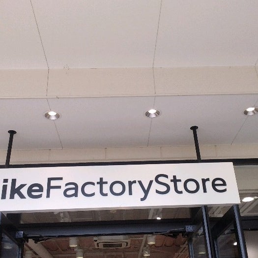 Nike Factory Store 寿町12 3