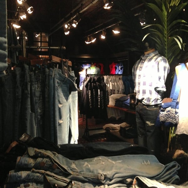 Hollister Co. - Clothing Store in 