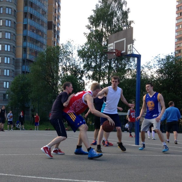 Баскетбольная площадка ДВФУ