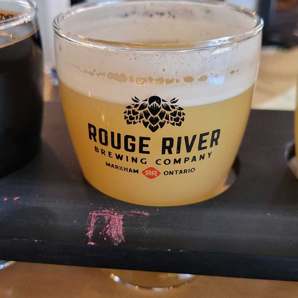 Das Foto wurde bei Rouge River Brewing Company von Mike B. am 10/15/2022 aufgenommen