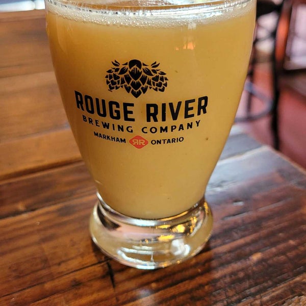 Das Foto wurde bei Rouge River Brewing Company von Mike B. am 8/13/2022 aufgenommen