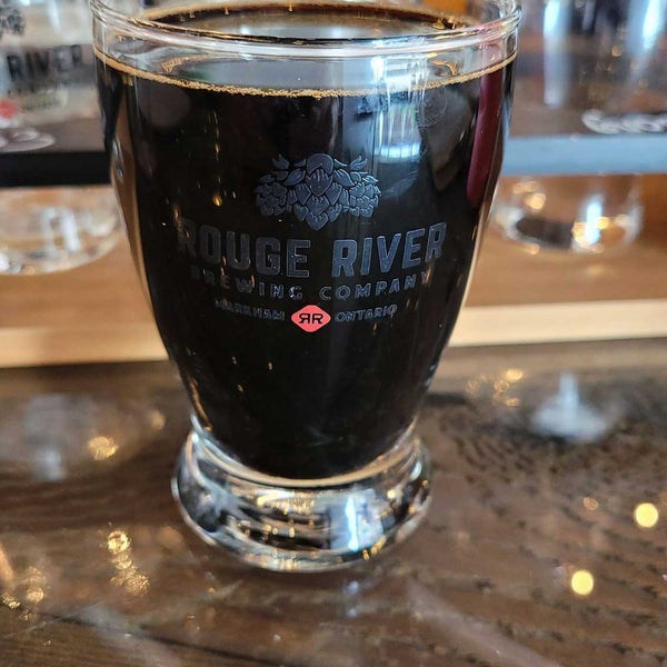 Das Foto wurde bei Rouge River Brewing Company von Mike B. am 10/15/2022 aufgenommen