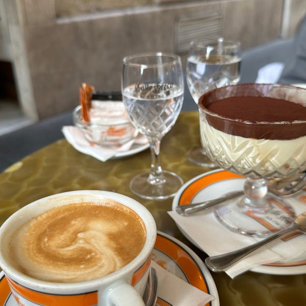 Foto tirada no(a) Antico Caffè Greco por Be . em 4/13/2024