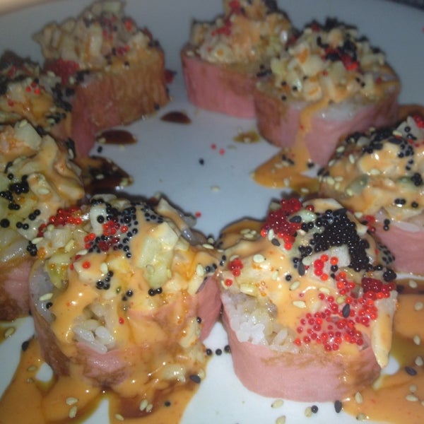 รูปภาพถ่ายที่ Koizi Endless Hibachi &amp; Sushi Eatery โดย Kay D. เมื่อ 7/14/2013