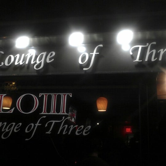 รูปภาพถ่ายที่ Lounge of III โดย Bobby (DJ Oso Fresh) A. เมื่อ 6/22/2013
