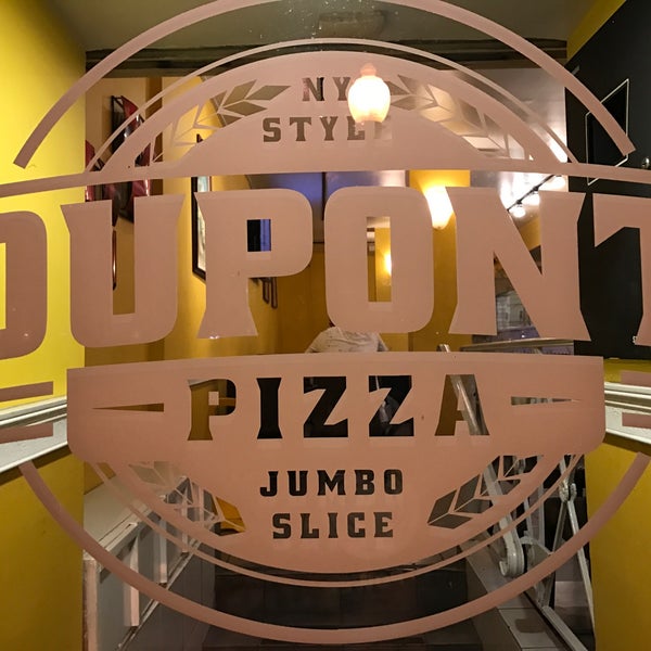 Foto diambil di Dupont Pizza oleh Bobby (DJ Oso Fresh) A. pada 8/18/2017