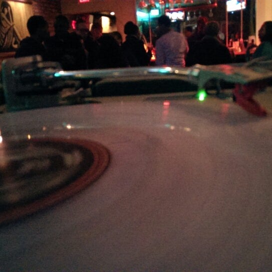 Foto diambil di Darnell&#39;s Lounge oleh Bobby (DJ Oso Fresh) A. pada 1/26/2014