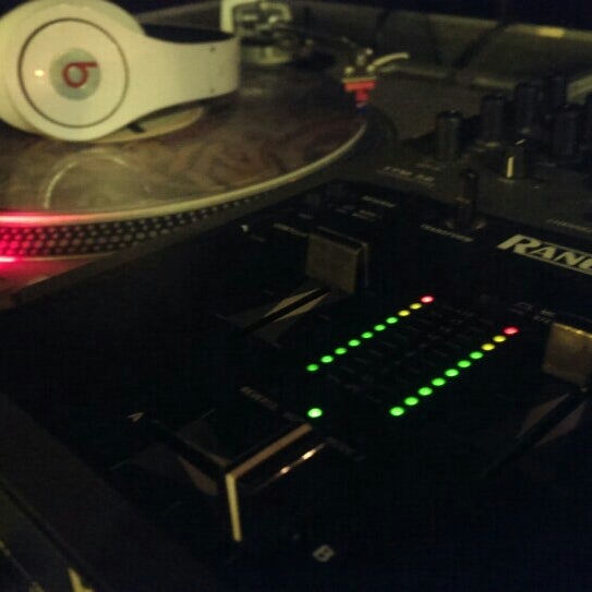 4/13/2015에 Bobby (DJ Oso Fresh) A.님이 Lounge of III에서 찍은 사진