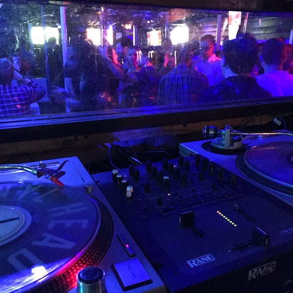 Foto tirada no(a) Public Bar por Bobby (DJ Oso Fresh) A. em 10/13/2017
