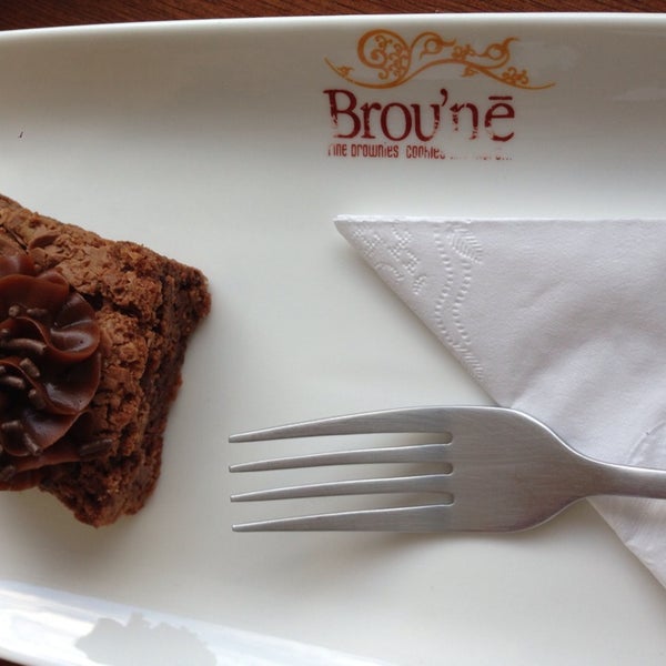 Um dos melhores brownies que já comi: brigadeiro.
