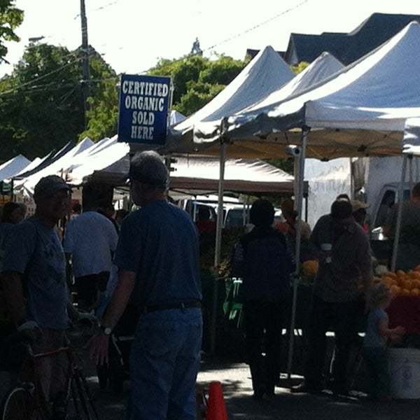 Alameda Farmers' Market  West End  Alameda, CA
