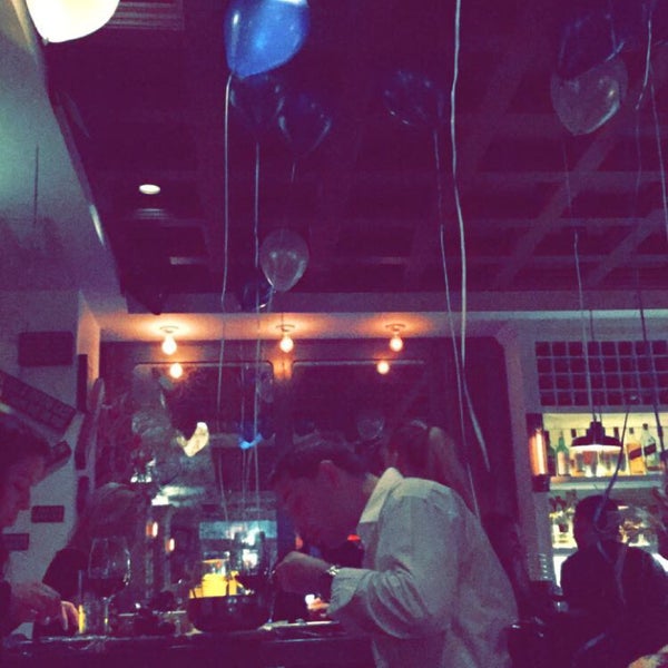 4/11/2015にLiza M.がVella Wine Bar + Kitchenで撮った写真