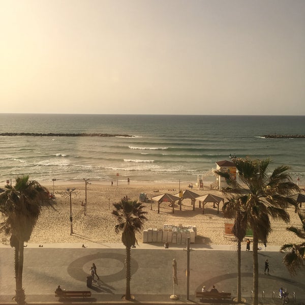 Foto diambil di Dan Hotel Tel Aviv oleh Mikhail M. pada 2/26/2018
